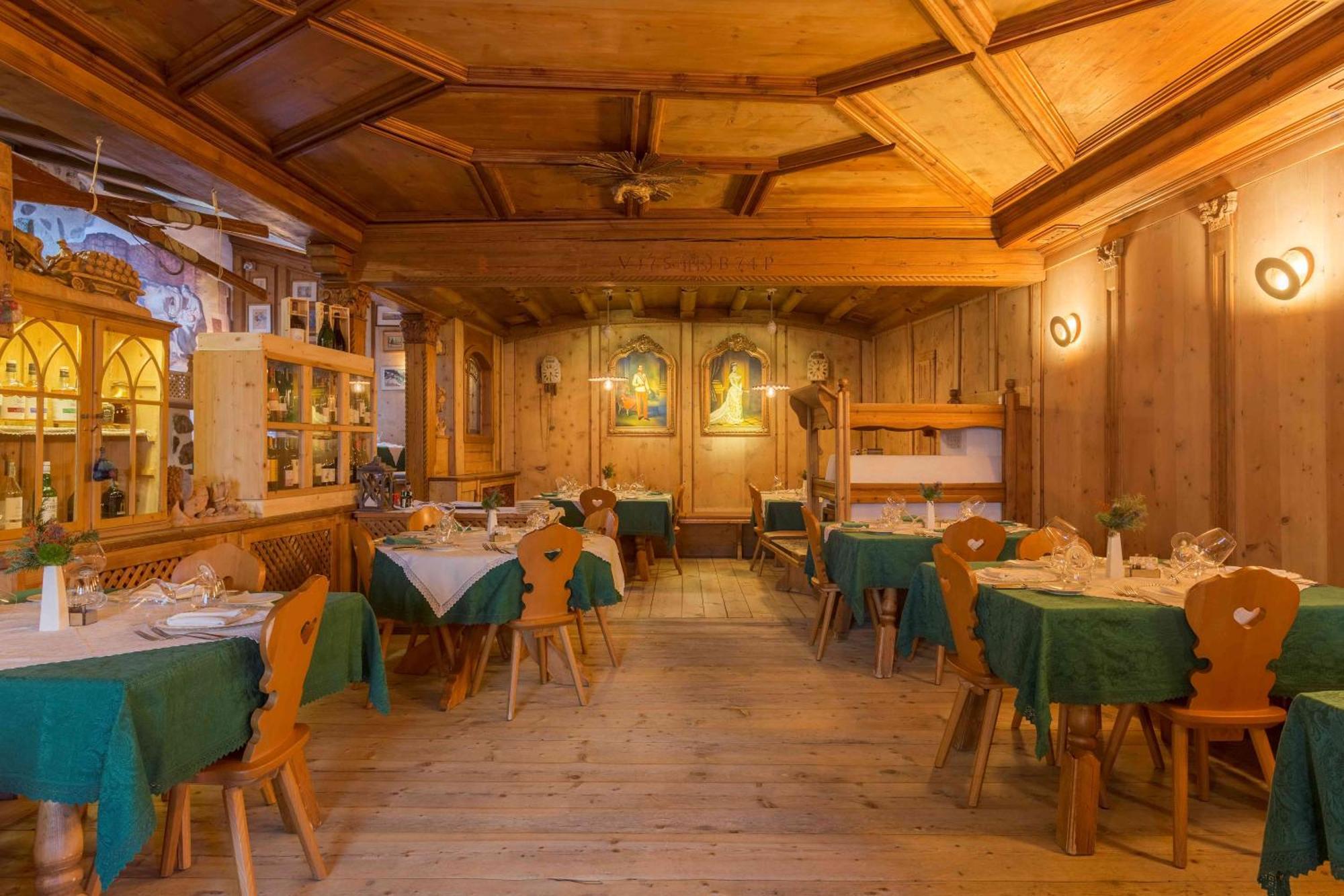 Historic Hotel Ristorante La Stua Cavalese Zewnętrze zdjęcie